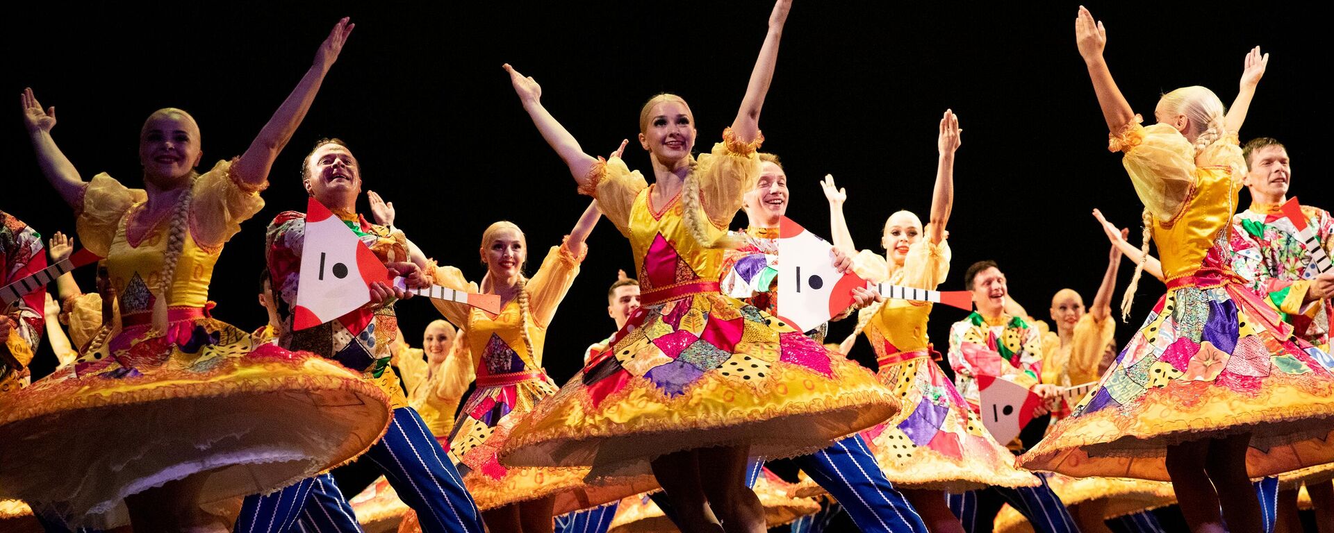 Концерт югоосетинского ансамбля Симд и сибирского ансамбля им. Годенко  - Sputnik Южная Осетия, 1920, 23.12.2025