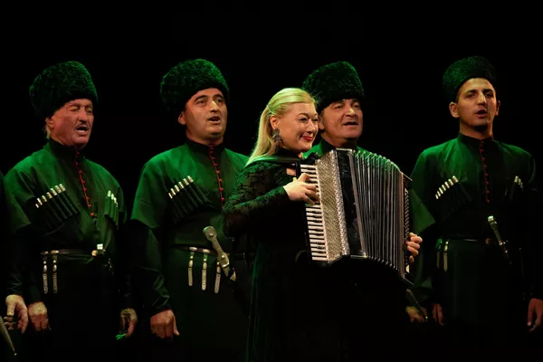 Концерт югоосетинского ансамбля Симд и сибирского ансамбля им. Годенко Концерт югоосетинского ансамбля Симд и сибирского ансамбля им. Годенко - Sputnik Южная Осетия