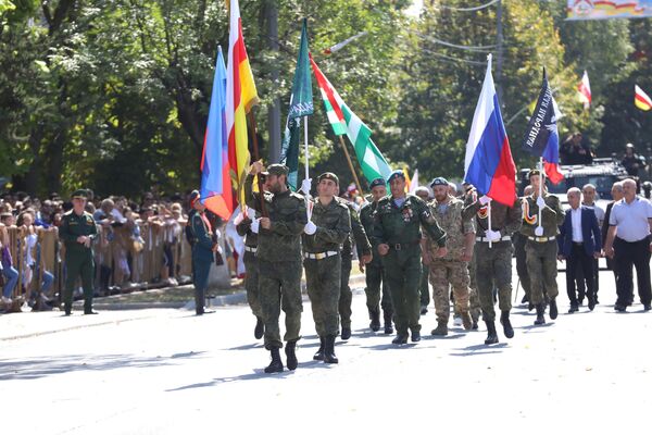 Парад ко Дню республики в Цхинвале - Sputnik Южная Осетия