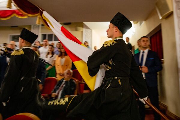 Вынос осетинского флага на торжественном собрании - Sputnik Южная Осетия