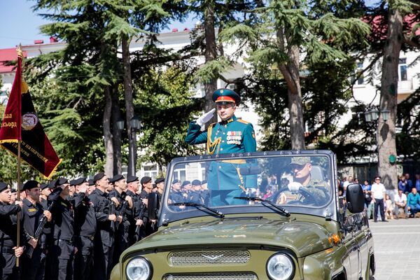 Марат Павлов поздравляет военнослужащих с 32-й годовщиной провозглашения Республики Южная Осетия - Sputnik Южная Осетия