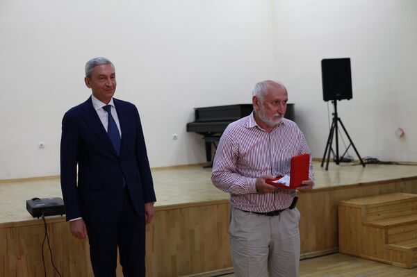 Во Владикавказе презентовали Библию на осетинском языке - Sputnik Южная Осетия