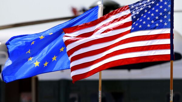Флаги США и Евросоюза - Sputnik Южная Осетия