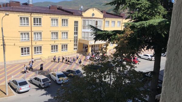 В Цхинвале эвакуировали школу №3 после сообщения о минировании - Sputnik Южная Осетия