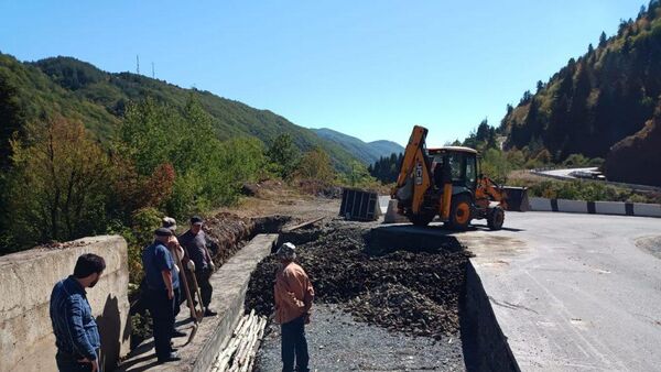 В Южной Осетии восстанавливают поврежденную в результате ливней дорогу Гуфта-Квайса - Sputnik Южная Осетия