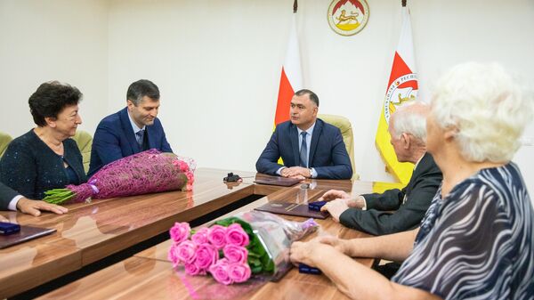 Алан Гаглоев встретился с учителями Южной Осетии - Sputnik Южная Осетия