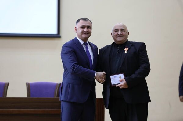 Встреча президента Алана Гаглоева с гостями, прибывшими на празднование юбилея ЮОГУ - Sputnik Южная Осетия