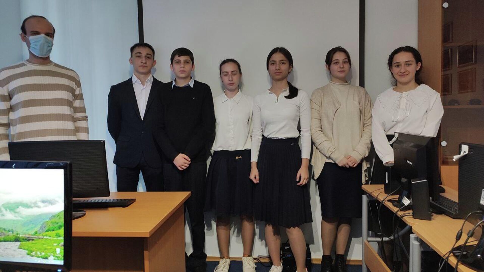 Учащиеся цхинвальской школы Альбион прошли Урок цифры - Sputnik Южная Осетия, 1920, 11.10.2022