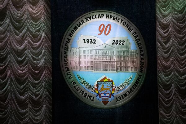 На очное отделение ЮОГУ в этом году поступили 246 первокурсников, на другие формы обучения – 752 - Sputnik Южная Осетия