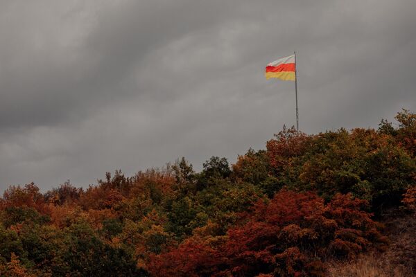 Флаг над городом  - Sputnik Южная Осетия