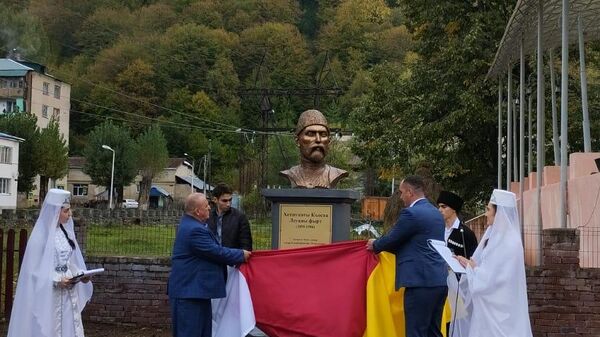 В Квайса установили бюст Коста Хетагурова  - Sputnik Южная Осетия