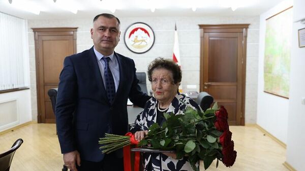 Алан Гаглоев наградил Орденом Дружбы Лидию Валиеву - Sputnik Южная Осетия