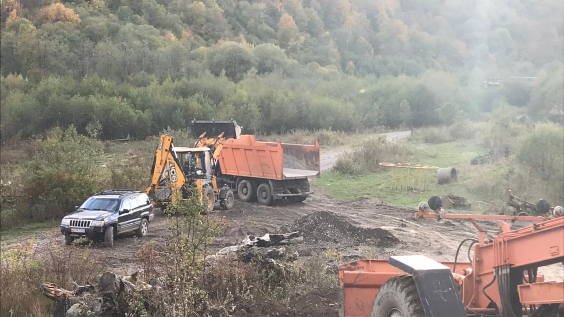 Коммунальщики восстановили дорожное сообщение в село Саджилзаз Кударского  ущелья - 19.10.2022, Sputnik Южная Осетия