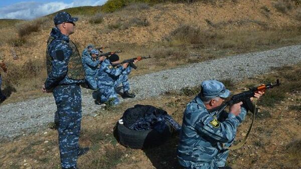 Сотрудники МВД проводят практические стрельбы из стрелкового оружия - Sputnik Южная Осетия