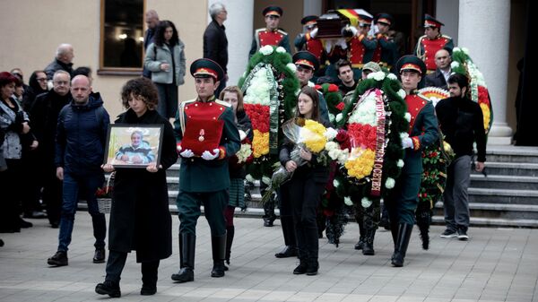 Похороны югоосетинского общественного деятеля и историка Алана Чочиева - Sputnik Южная Осетия