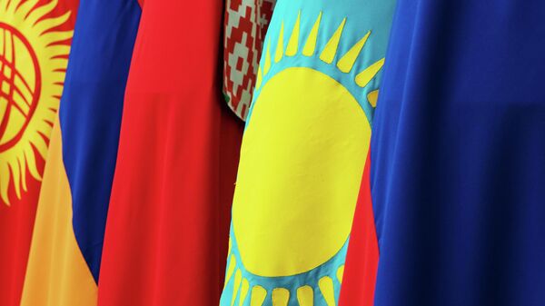 Флаги Киргизии, Армении, Белоруссии, Казахстана и России - стран-участниц Евразийского 'экономического союза. - Sputnik Южная Осетия