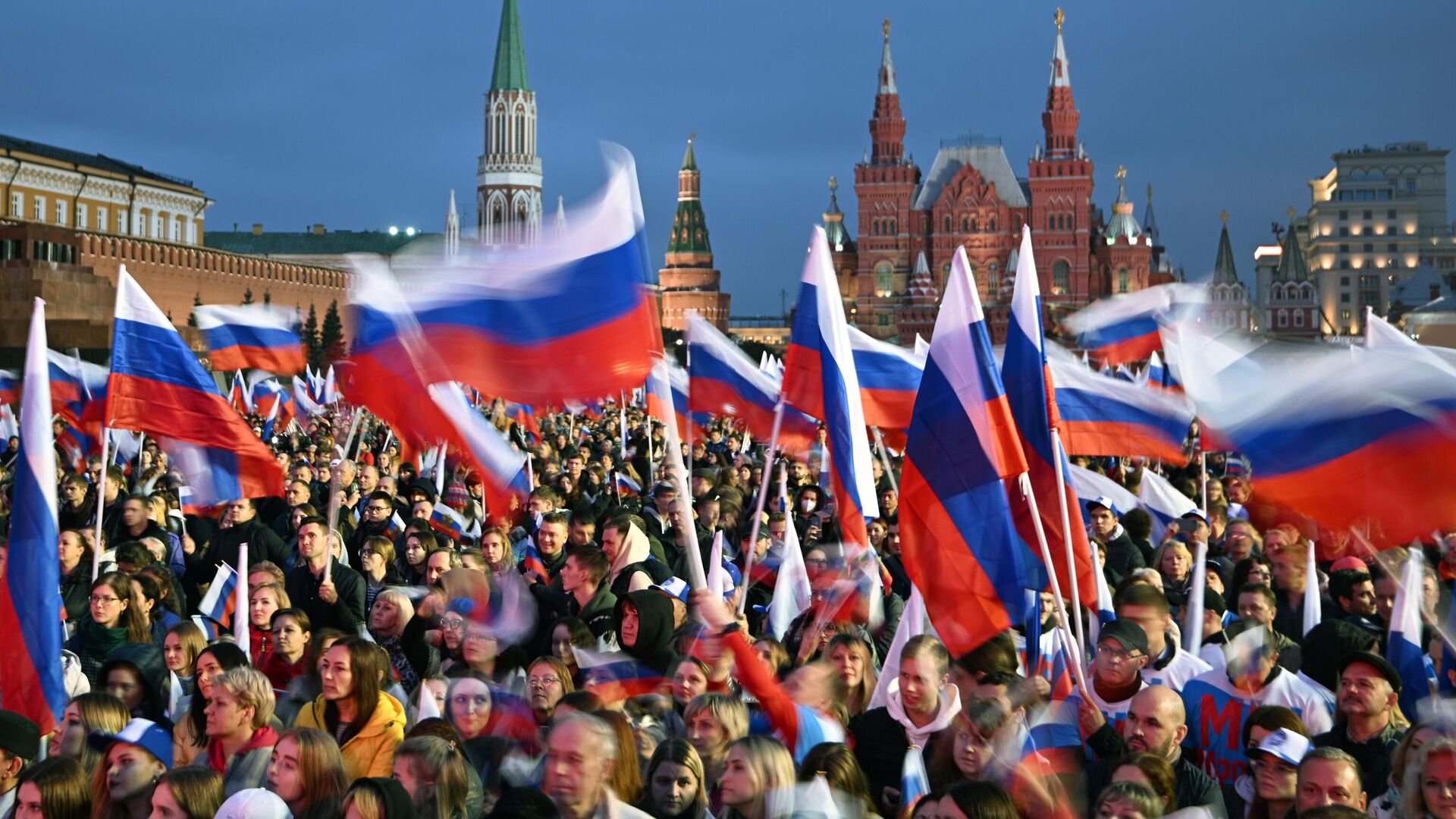 Президент РФ В. Путин принял участие в митинге-концерте на Красной площади - Sputnik Южная Осетия, 1920, 26.11.2022