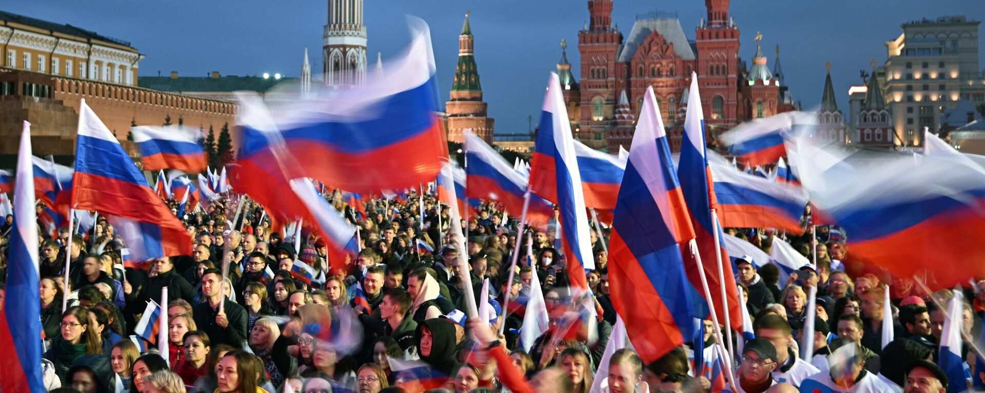 Президент РФ В. Путин принял участие в митинге-концерте на Красной площади - Sputnik Южная Осетия, 1920, 26.11.2022