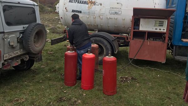 Жителям города Квайса Дзауского района Южной Осетии доставили сжиженный газ - Sputnik Южная Осетия
