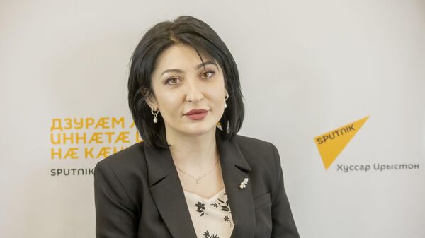 Джиоева рассказала о выпуске серебряной монеты к 30-летию провозглашения независимости Южной Осетии - Sputnik Южная Осетия