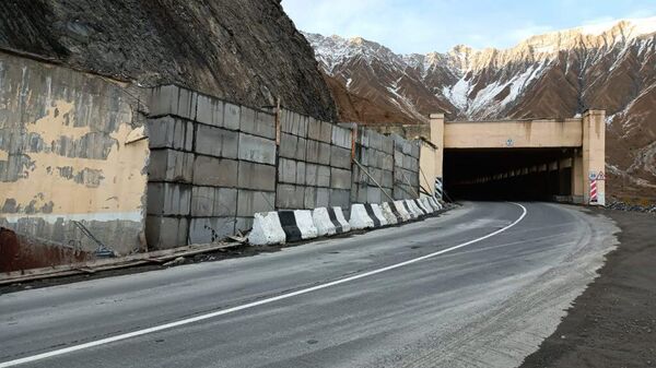 На Транскаме дорожники восстановили подпорную стену у села Рук - Sputnik Южная Осетия