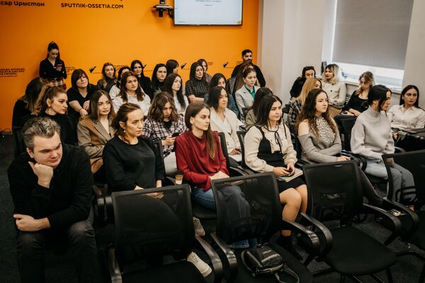 С марта 2018 года мастер-классы и семинары SputnikPro прошли уже в 22 странах мира: от Армении до Индии, от Греции до Китая. - Sputnik Южная Осетия