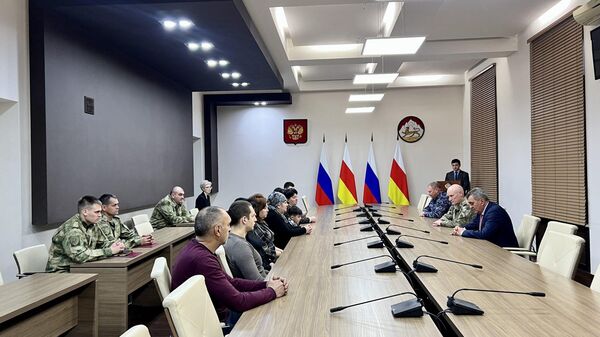 Во Владикавказе семьям погибших военнослужащих Росгвардии передали ордена Мужества - Sputnik Южная Осетия