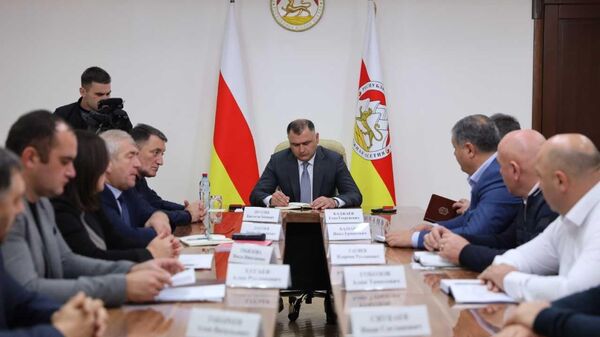 Совещание президента Алана Гаглоева с главами районов Южной Осетии - Sputnik Южная Осетия