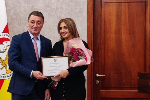 В Цхинвале наградили сотрудников аппарата правительства - Sputnik Южная Осетия