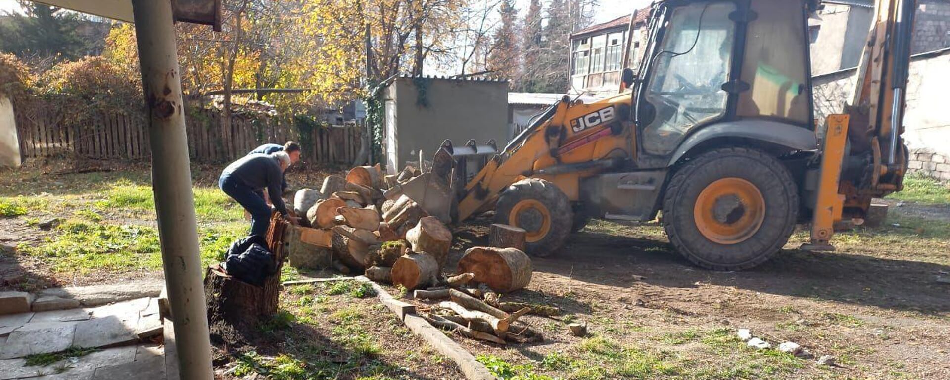В Ленингорском районе 23 семьи получили дрова на зиму - Sputnik Южная Осетия, 1920, 23.11.2022
