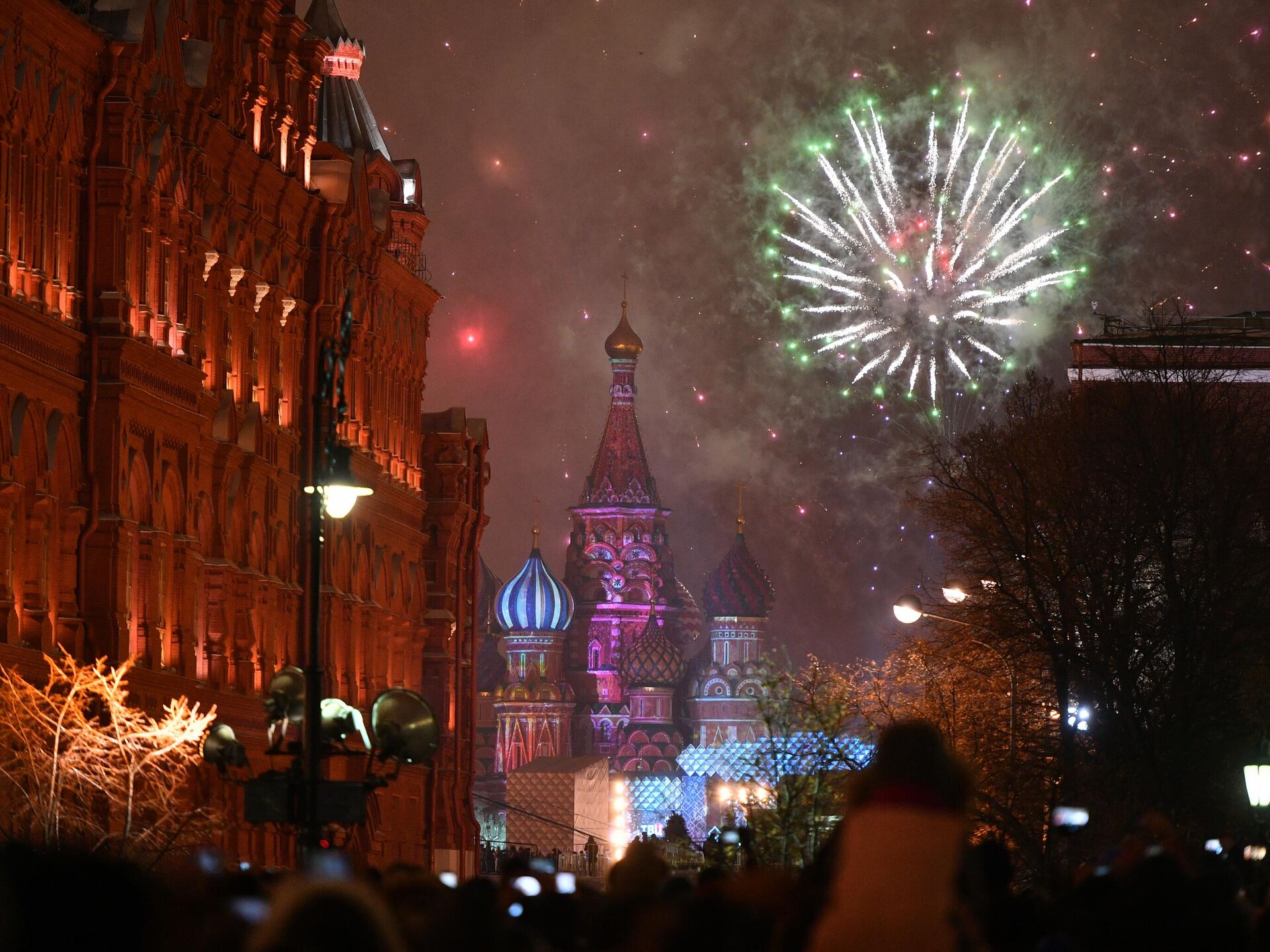 Новогодний салют москва