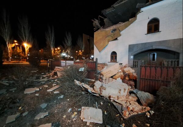 Храм Рождества Христова, пострадавший в результате ночного обстрела Донецка - Sputnik Южная Осетия
