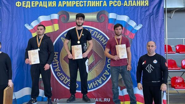 Воспитанники секций армрестлинга Южной Осетии завоевали 10 медалей на первенстве Северной Осетии - Sputnik Южная Осетия