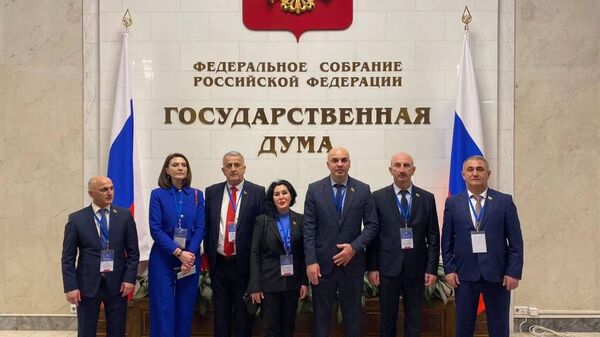 Делегация югоосетинского парламента на III Международной конференции Роль взаимодействия фракций политических партий и блоков в межпарламентском сотрудничестве стран СНГ - Sputnik Южная Осетия