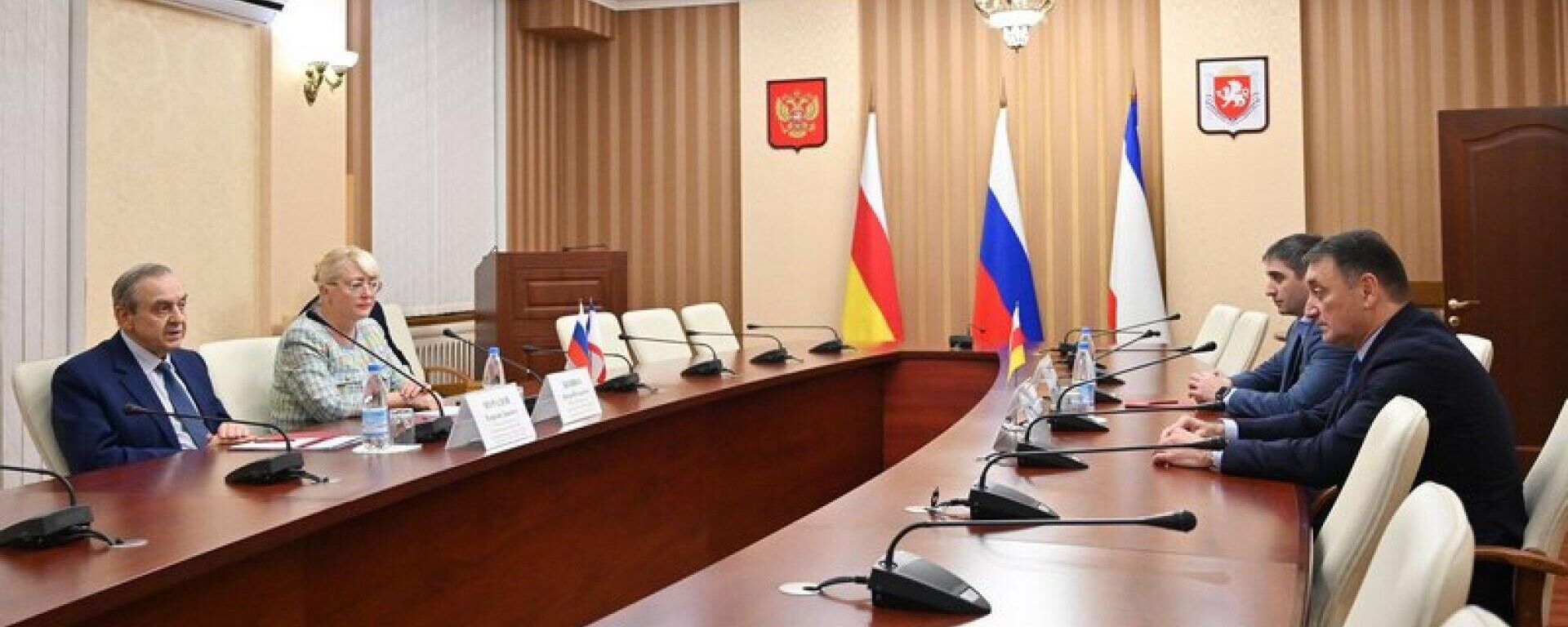 Премьер Южной Осетии обсудил с членами Совета министров Крыма перспективы сотрудничества - Sputnik Южная Осетия, 1920, 16.12.2022