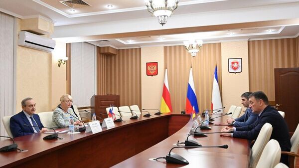 Премьер Южной Осетии обсудил с членами Совета министров Крыма перспективы сотрудничества - Sputnik Южная Осетия