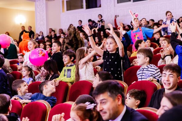 Новогоднее представление для детей Южной Осетии - Sputnik Южная Осетия