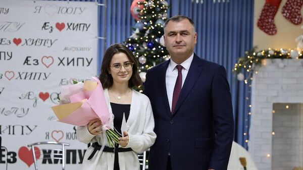 Алан Гаглоев посетил новогодний огонек в ЮОГУ - Sputnik Южная Осетия