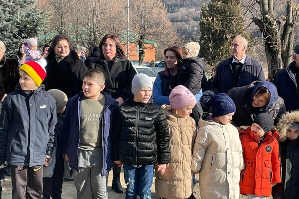 В Дзауском районе Южной Осетии открыли главную елку района. - Sputnik Южная Осетия