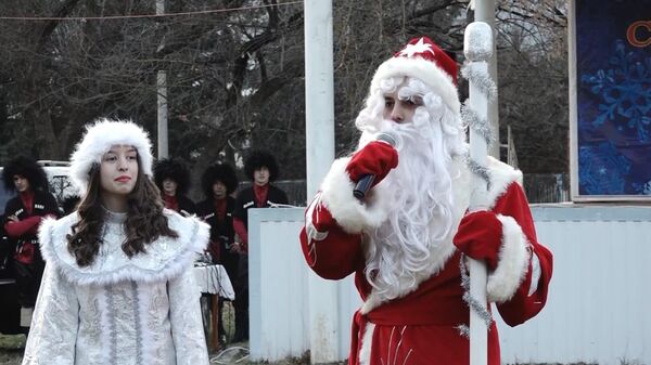 В Ленингорском районе Южной Осетии отметили открытие новогодней елки  - Sputnik Южная Осетия