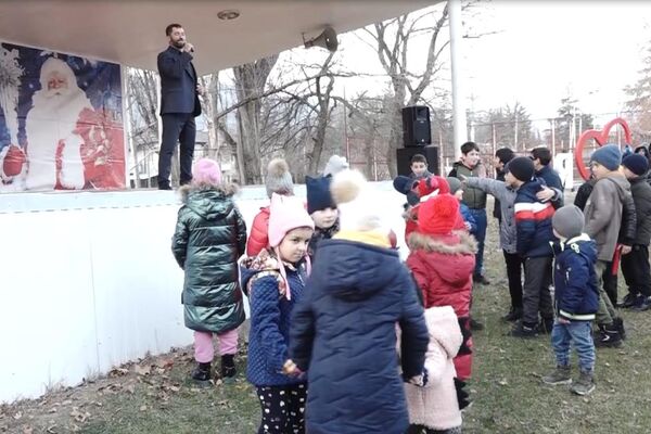 В Ленингорском районе Южной Осетии отметили открытие новогодней елки - Sputnik Южная Осетия