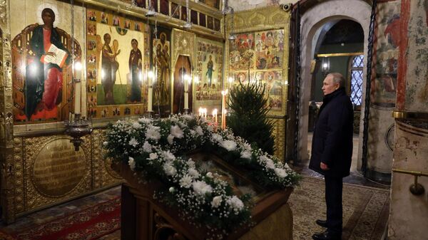 Президент РФ В. Путин посетил Рождественское богослужение - Sputnik Южная Осетия