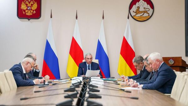 Борис Джанаев провел совещание по вопросам социально-экономического развития республики - Sputnik Южная Осетия