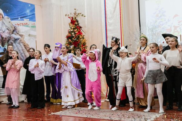 Сказка &quot;Рождественская мечта&quot; в школе-интернате - Sputnik Южная Осетия
