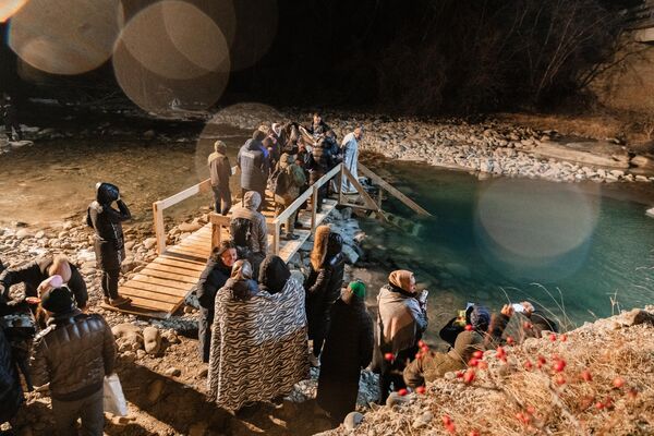 Крещенские купания в реке Малая Лиахва - Sputnik Южная Осетия