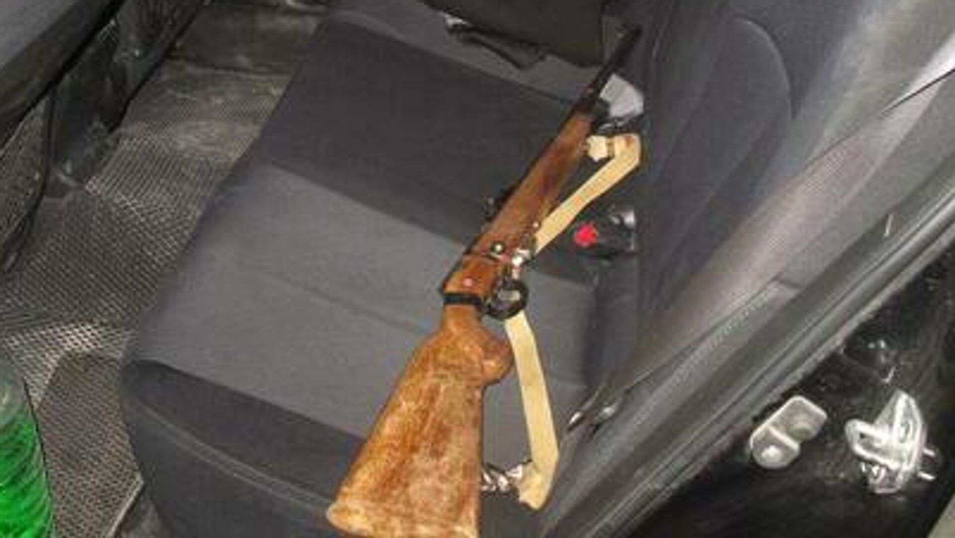 Сотрудники милиции обнаружили в машине жителя Цхинвала винтовку - Sputnik Южная Осетия, 1920, 22.01.2023
