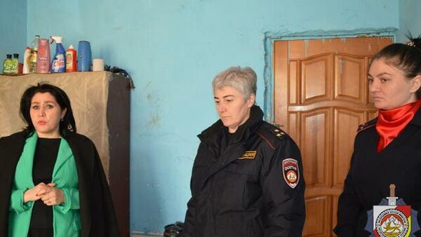 Депутат парламента и начальник ОПДН УВД столицы посетили социально-неблагополучные семьи - Sputnik Южная Осетия