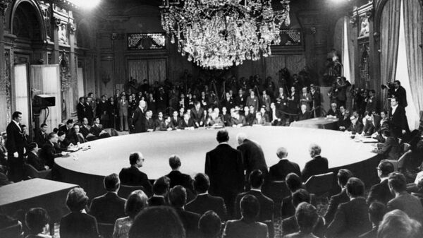 Подписание соглашения о прекращении войны и восстановлении мира во Вьетнаме. Париж 27 января 1973 года. - Sputnik Южная Осетия