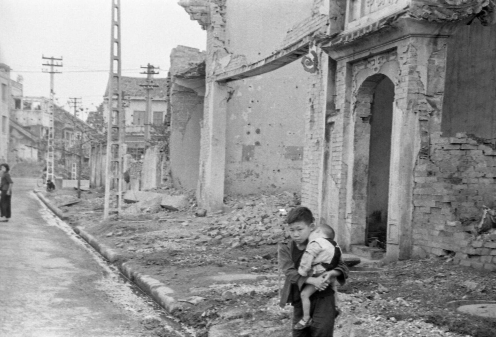 Вьетнамские дети, оставшиеся без крова из-за вторжения американской армии - Sputnik Южная Осетия, 1920, 26.01.2023