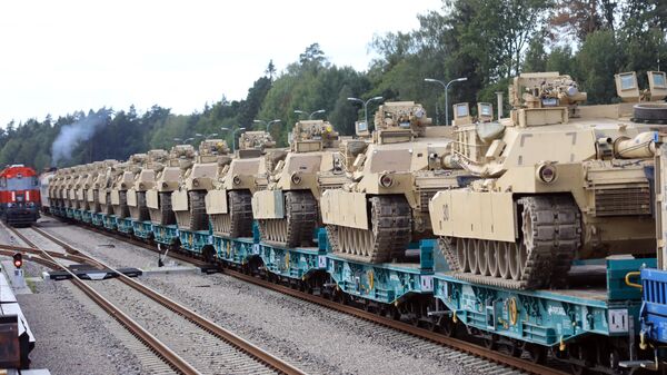 Танки Abrams армии США 2-й бригады 69-го полка 2-го батальона на железнодорожной станции в Литве - Sputnik Южная Осетия